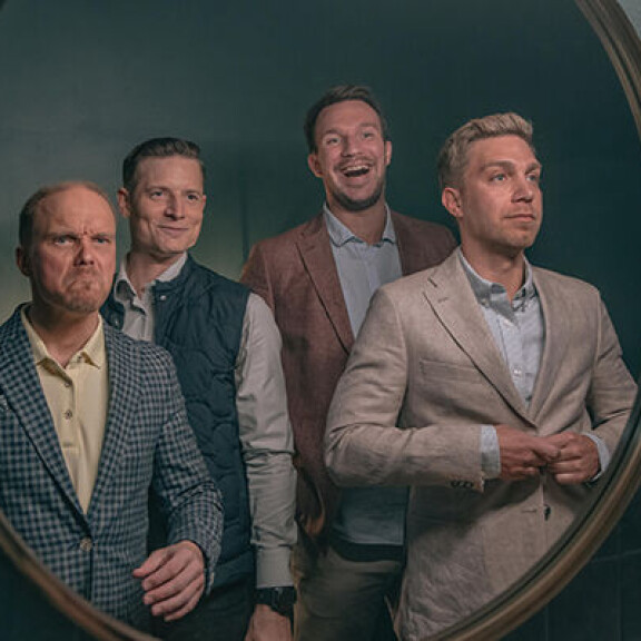 Exit-sarjassa näyttelee myös Jarkko Lahti, Olli Rahkonen ja Jarkko Niemi. Exit