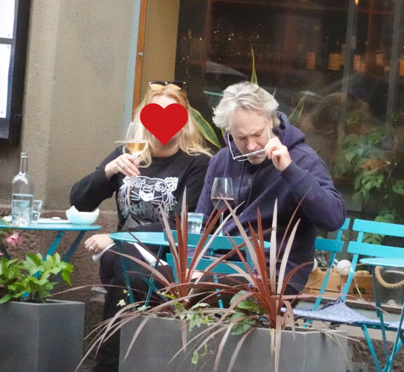 Kape tarkisti tekstarit.