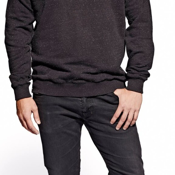 Toni on ehtinyt; kokeilla monenlaista  uraa, muun muassa  rap-artistina. Toni on ehtinyt  kokeilla monenlaista  uraa, muun muassa  rap-artistina.