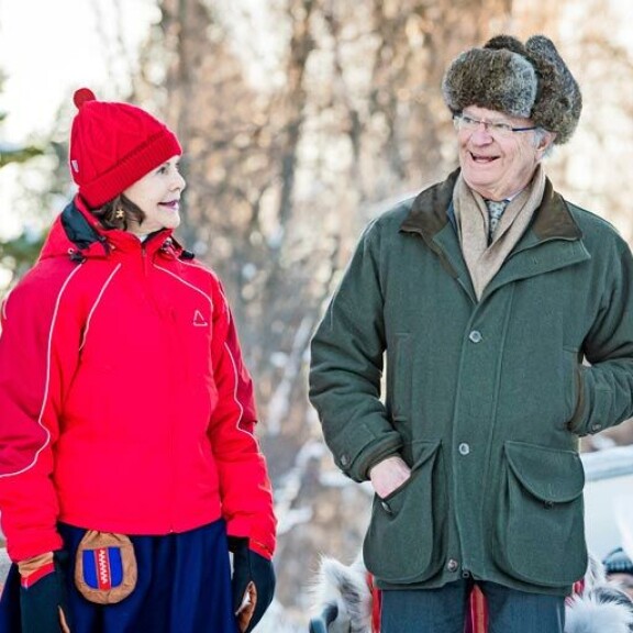 Jos jokin kolahtaa Kaarle Kustaan huumoriin, niin se saa näkyä. Jos jokin kolahtaa Kaarle Kustaan huumoriin, niin se saa näkyä.