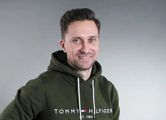 Ensitreffit alttarilla: Oton tunteet kuumenevat – kiroilusta ei tule loppua