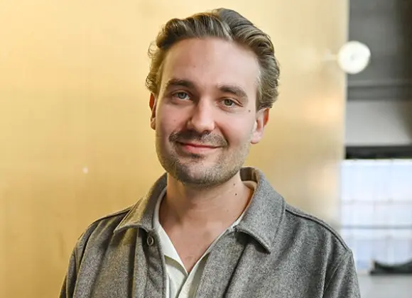 Timo Koivusalon poika Severi Koivusalo tuotti ensimmäisen elokuvansa Sieniretki – isän kautta syntyneet suhteet auttoivat