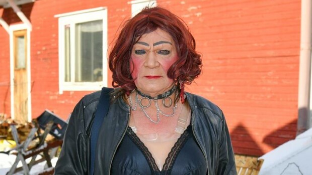 ”Näyttääkö täällä muka sotkuiselta?” Romutransu Markus Kuotesaho sai ympäristöviranomaiselta tiukan määräyksen – ”On käynyt heilumassa täällä kuin tyylimylly” Markus Kuotesaho