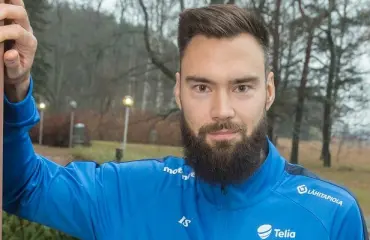 Huuhkajien kapteeni Tim Sparvin kauhunhetket Kreikassa: Pakenimme kodistamme!