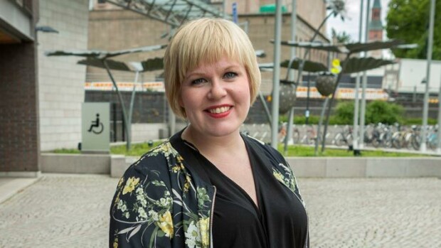 Ministeri Annika Saarikko vaihtoi pikkukylän Espooseen: pulitti paritalon puolikkaasta 550 000 euroa – kuvat Seiskassa! Annika Saarikko