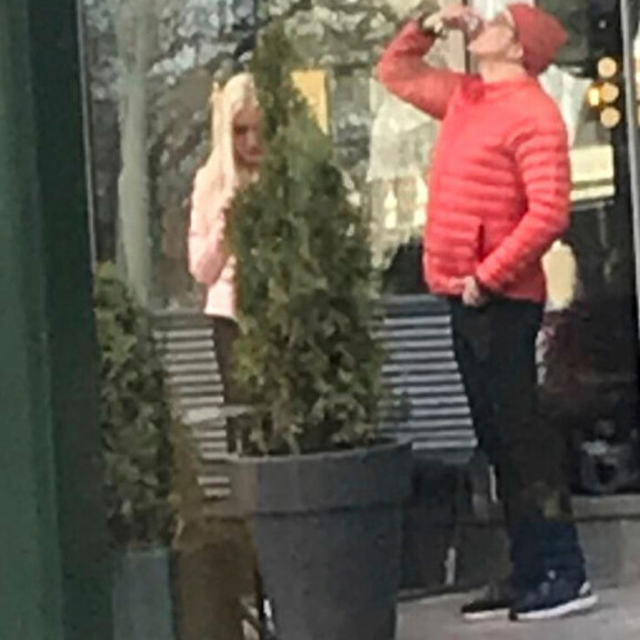 Näin Heikki Lampela ja hänen seurassaan bongattu aikuisviihdetaiteilija Sandra Bay viihtyvät yhdessä – paparazzikuva! Heikki ja Sandra