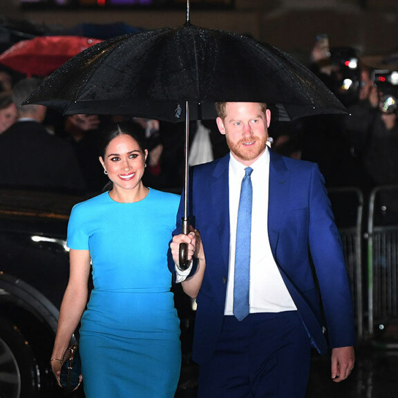 Prinssi Harry tykittää taas perhettään - sivalsi kuningatar Elisabetia: 'Isäni on kärsinyt kuningattaren kasvatuksesta' Sussexin herttuapari Harry ja Meghan