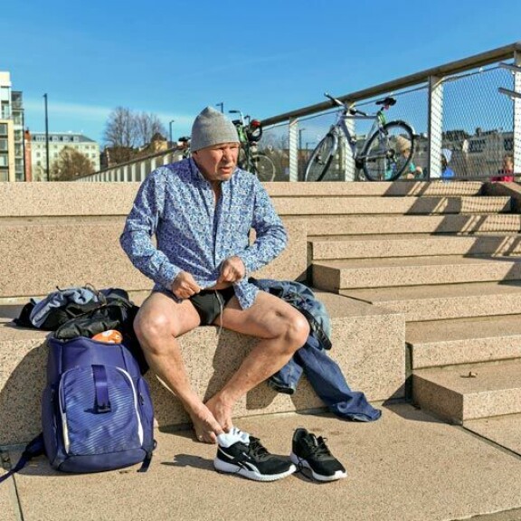 – Talviuinti madaltaa verenpainetta, speedo-peto tietää. – Talviuinti madaltaa  verenpainetta,  speedo-peto  tietää.