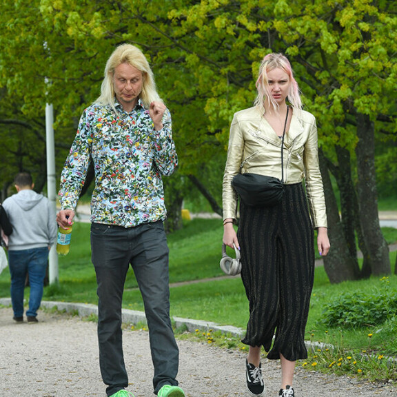 Paparazzi bongasi kaksikon Helsingissä ennen romanttista Malediiveille. Petrus ja Roosa saivat hetkellisesti välinsä kuntoon ennen ulkomaanmatkaa.; Petrus Pennanen Roosa Sandelin