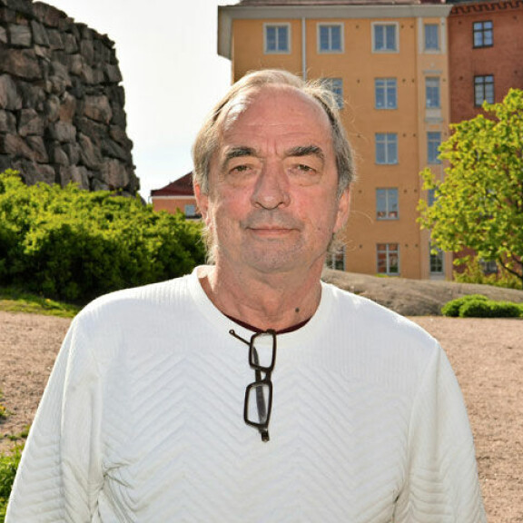 Royn tytär on julkisuudesta tuttu Amanda Harkimo. Royn tytär on julkisuudesta tuttu Amanda Harkimo.