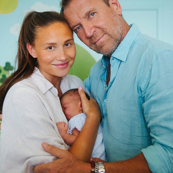 Johanna ja Renny Harlin elävät vauvakuplassa viimeisissä The Harlins -jaksoissa. R