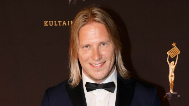 Sami Kuronen ja blondi toimittajakaunotar hempeilivät avoimesti käsi kädessä - romantiikkaa tihkuvat kuvat! Sami kuronen