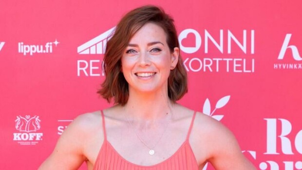 Tyrmäävä sporttikaunotar! Iina Kuustonen häikäisi timmissä kunnossa - tiukan dieetin taustalla yksi erikoinen poikkeus: 'On mahdotonta olla ilman sitä' Iina Kuustonen