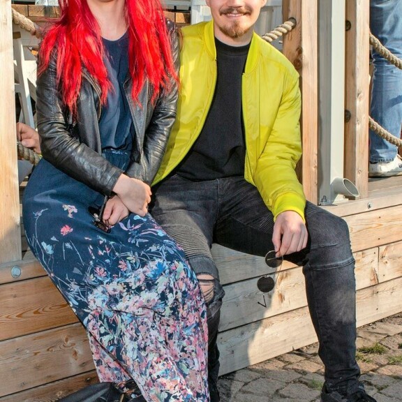 Miskan kuvankauniilla Alisa-avovaimolla ei ole kotona asiaa keittiöön. Ruuanlaitossa tarkka Miska ei anna rakkaan punapäänsä mielellään pilkkoa edes tomaatteja. Miskan kuvankauniilla Alisa-avovaimolla ei ole kotona asiaa keittiöön. Ruuanlaitossa tarkka Miska ei anna rakkaan punapäänsä mielellään pilkkoa edes tomaatteja.