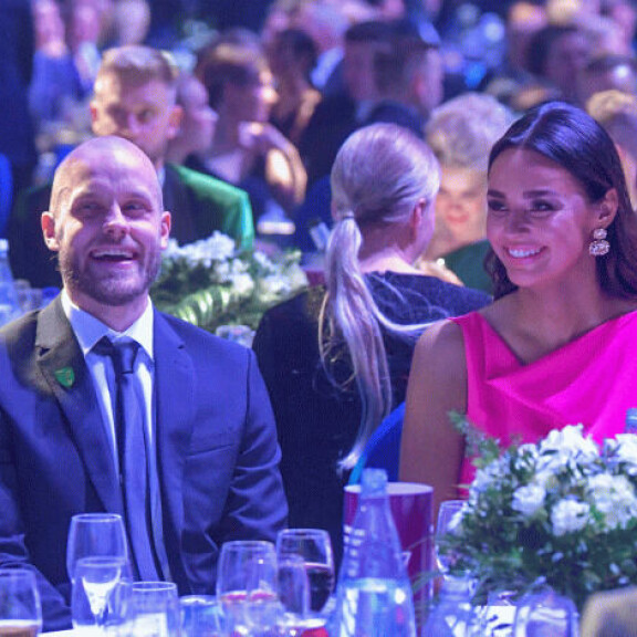 Teemu Pukki valittiin toissa vuonna vuoden urheilijaksi Suomessa. Teemu valittiin toissa vuonna vuoden urheilijaksi Suomessa.