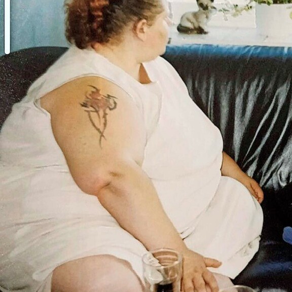 – Tällaisia kuvia on hyvä säilyttää ja muistuttaa niillä itseään, millaista on joskus ollut, Belinda sanoo katsoessaa kuvaa, jossa painaa 250 kiloa. – Tällaisia kuvia on hyvä säilyttää ja muistuttaa niillä itseään, millaista on joskus ollut, Belinda sanoo katsoessaa kuvaa, jossa painaa 250 kiloa.