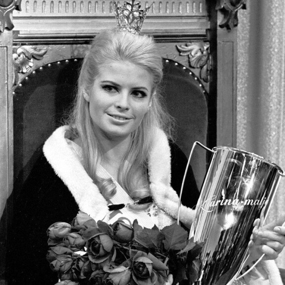 Leena Brusiin vasta kruunattuna Miss Suomena vuonna 1968. Leena Brusiin vasta kruunattuna Miss Suomena vuonna 1968.