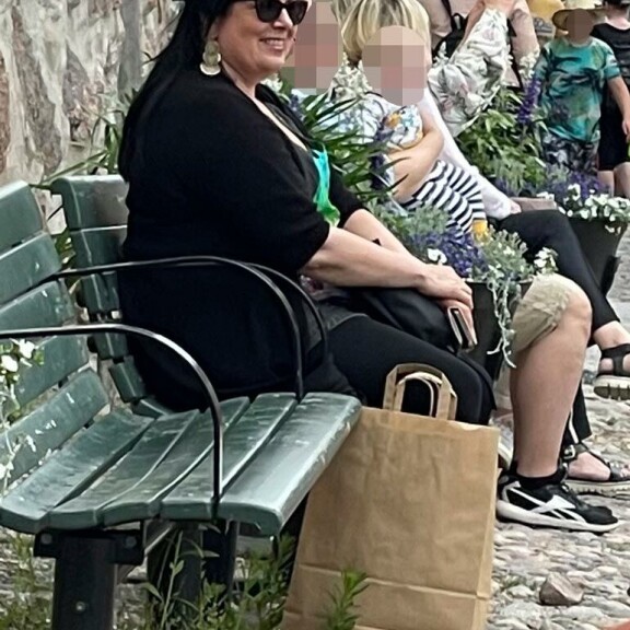 Viikon Kääk!-juorut: Kohukaunotar Henna Kalinainen tuskaili metrossa! Kaija Koo