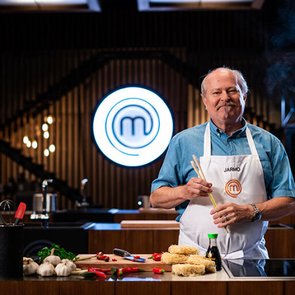 Jarmolle ruuanlaitto on arkipäivää. Kesällä hän tykkää grillata. Jarmo Koski
