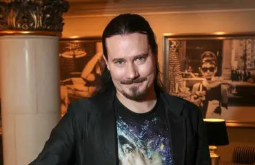 Nightwishin Tuomas Holopainen ei muuta koskaan Kiteeltä - monimiljonääri lataa rehellisen mielipiteensä Helsingistä: "Juu, ei kiitos, ei missään nimessä!"