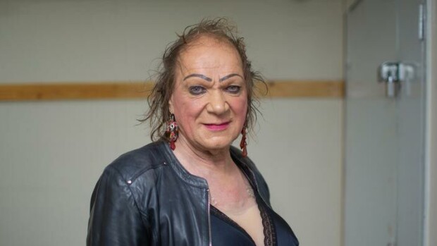 Viikon Kääk!-juorut: Liian lyhyt minihame oli tehdä tepposet – Markus ”Romutransu” Kuotesaho vilautteli kummitusjunassa Markus Kuotesaho