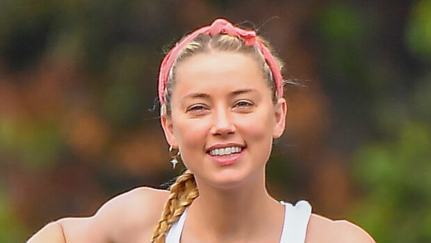 Amber Heard salasi vauva-aikeensa - sai sijaissynnyttäjän avulla tyttären! Katso herkkä yhteiskuva! Amber Heard