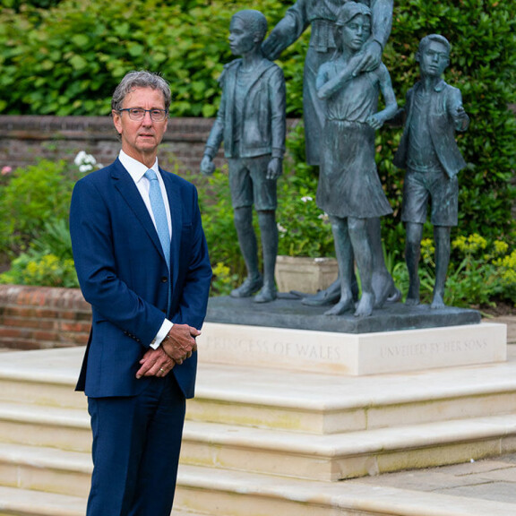 Prinssiveljekset kohtasivat Diana-patsaalla: vaisu ja vakava William ei ole antanut anteeksi Harrylle Ian Rank-Broadley