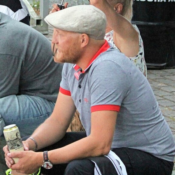 Viikon Kääk!-juorut: Liian lyhyt minihame oli tehdä tepposet – Markus ”Romutransu” Kuotesaho vilautteli kummitusjunassa Kalle Palander