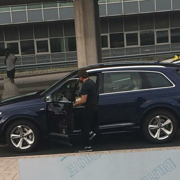 Viikon Kääk!-juorut: Liian lyhyt minihame oli tehdä tepposet – Markus ”Romutransu” Kuotesaho vilautteli kummitusjunassa Selänne auto