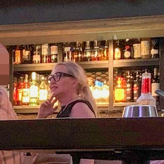 Viikon Kääk!-juorut: Liian lyhyt minihame oli tehdä tepposet – Markus ”Romutransu” Kuotesaho vilautteli kummitusjunassa Diili-Helena