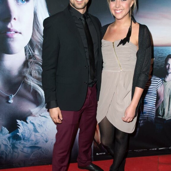 Viikon Kääk!-juorut: Liian lyhyt minihame oli tehdä tepposet – Markus ”Romutransu” Kuotesaho vilautteli kummitusjunassa Mikko ja Sara Parikka