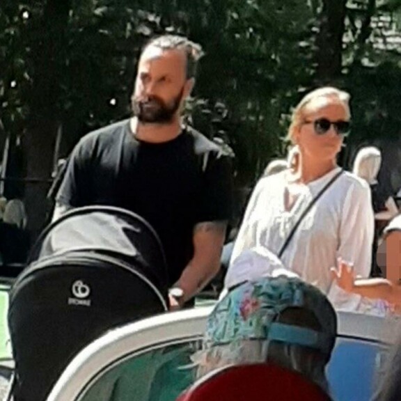 Viikon Kääk!-juorut: Liian lyhyt minihame oli tehdä tepposet – Markus ”Romutransu” Kuotesaho vilautteli kummitusjunassa Sara ja Mikko