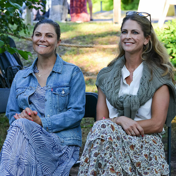 Tältä prinsessa Madeleine näyttää nykyään! Rantautui koti-Ruotsiin puolentoista vuoden jälkeen - vietti heti kesäiltaa Victoria-siskon kanssa! Prinsessa Madeleine ja kruununprinsessa Victoria