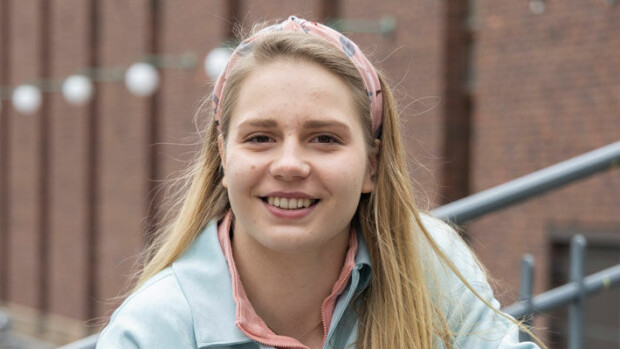 Ida Hulkko, 22, poseeraa alasti rohkeassa kuvassa - katso! Rintauimari avoimena nakuilustaan HS:lle: 'Ei ole helppoa riisua kaikki ylimääräinen pois' Ida Hulkko