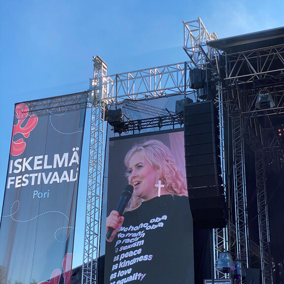 Paita sopi oivasti pride-viikonlopun teemaan. Ellinoora