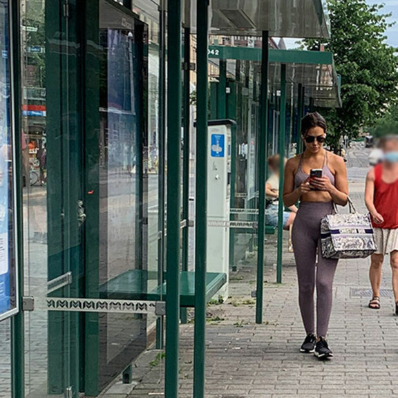 Missä Stefu? Sofia Belórf kuvattiin yllättävissä puuhissa keskellä päivää - rikkoi rajusti sääntöjä 2400 euron ökylaukku olalla! Katso kuvat! sofia belorf
