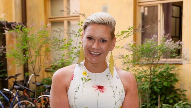 Uusi rakas! Heidi Sohlberg pussaili possujuhlilla – kuva Seiskassa! Heidi Sohlberg