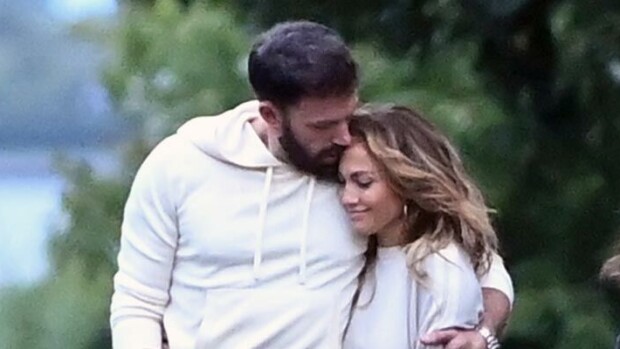 Jennifer Lopezin ja Ben Affleckin lemmenliekki palaa kuumana! Benniferin suhde syvenee – ex-vaimo kavahti kohuparin mediasirkusta Ben Affleck ja Jennifer Lopez