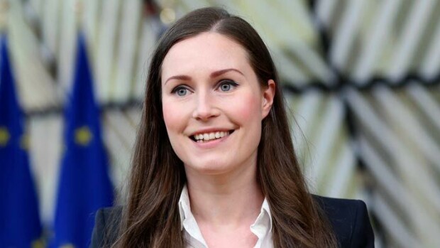 Sanna Marin on myös tyyli-ikoni! Pääministeri Seiskan muotipoliisin ratsiassa: Reppu rikkoo kohubleiserin harmonian! Sanna Marin