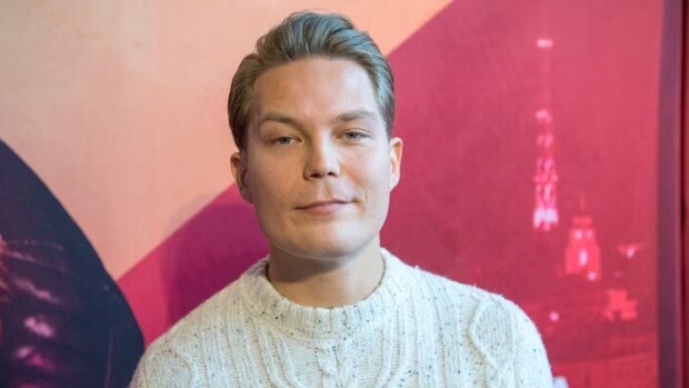 Cheekin autotalli täyttyy ökyautoista! Muistatko nämä räppitähden menopelit? Cheek