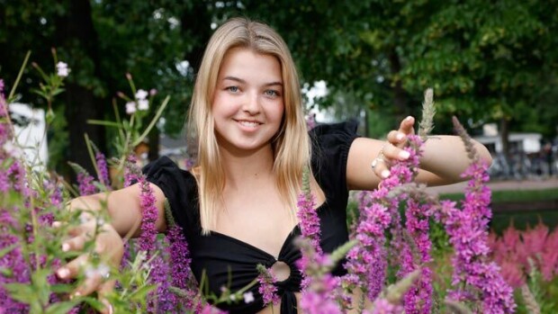 Kuhertelua käsi kädessä! Joalin Loukamaa ja Julian Riikonen romanttisina Turussa – kuva! Joalin Loukamaa