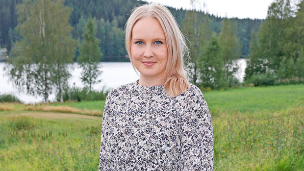 Eveliina Mäntykangas näyttelee Matti Nykäsestä kertovassa, Elämä on laiffii -kesäteatteriesityksessä: ”Uskon, että iskä on mielissään pilven reunalla” Eveliina Mäntykangas