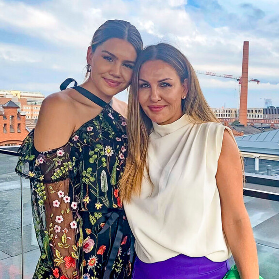 Alexandra ja Katerina Jokisen tummat piirteet ovat peruja Kreikasta. Katerinan isä on kreikkalainen. alex ja katerina