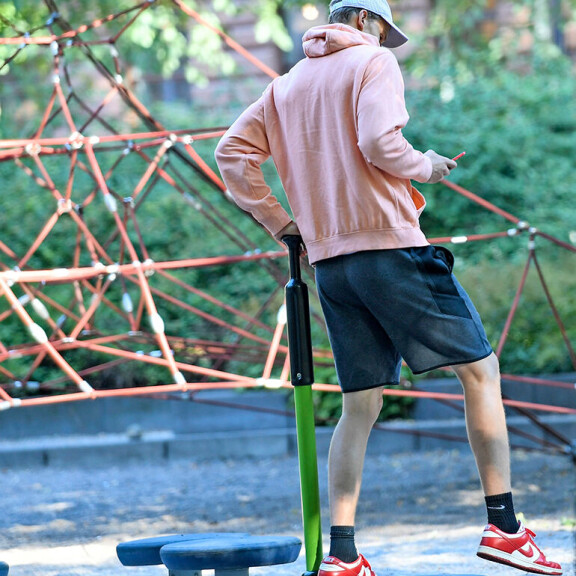 Lauri innostui itsekin temppuilemaan. lauri