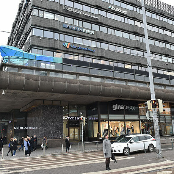 Yökerho Skohan sijaitsee Helsingin ydinkeskustassa päärautatieasemaa vastapäätä. Skohan-yökerho