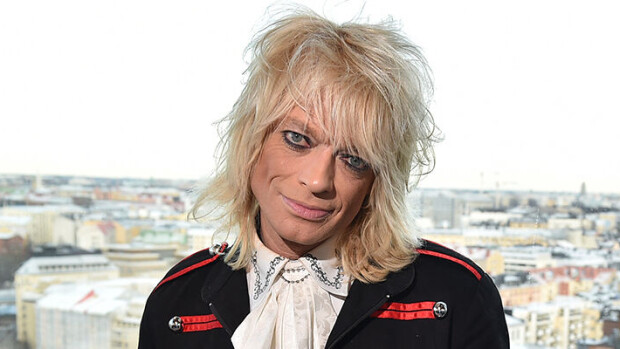 Rokkikukko Michael Monroe herätti kummastusta hotellin aulassa – katso kuva aamuyöltä michael monroe
