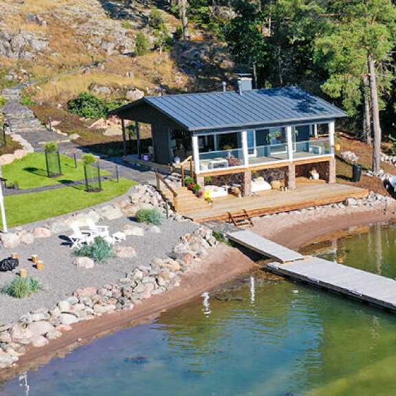 Samun rantasauna on saanut aivan uuden ilmeen. Se on ympäristöineen muuttunut viiden tähden loma-paratiisiksi. sauna