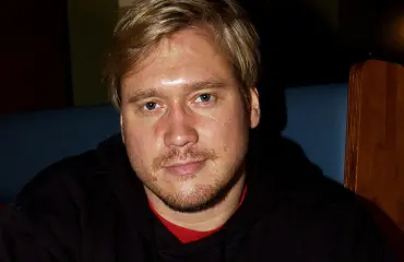 Samuli Edelmann uutuuskirjassa addiktioistaan: ”Mulla on ollut pakonomainen tarve valloittaa uusi nainen toisensa perään”