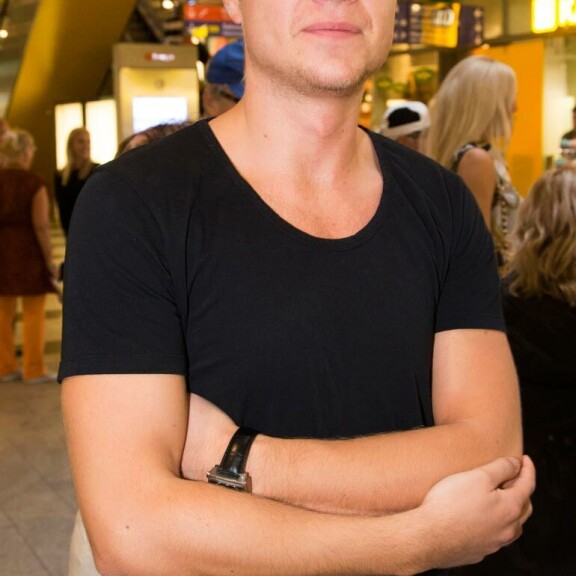 Jens Kyllönen on tienannut miljoonia pokeriammattilaisena, mutta nykyään hän on myös menestynyt sijoitusguru. Jens Kyllönen on tienannut miljoonia pokeriammattilaisena, mutta nykyään hän on myös menestynyt sijoitusguru.