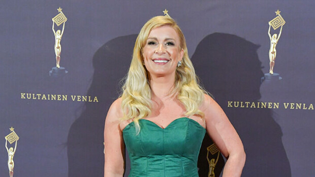 Kirsi Alm-Siira ei liity Tinderiin: 'Ero pitkästä suhteesta on aina aivan järjettömän suuri muutos' Kirsi Alm-Siira